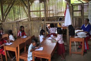 Solusi untuk Mengatasi Banyaknya Sekolah Tidak Layak di Indonesia