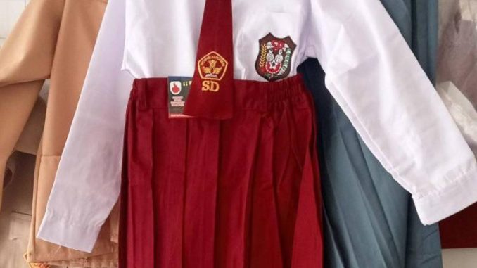 2025-07-08-pekanbaru-larang-sekolah-jual-seragam-orang-tua-bebas-beli-di-luar