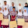 Dapur MBG Suaq Carong Abdya Berbagi Perlengkapan Sekolah untuk Anak Yatim, Dorong Generasi Berprestasi