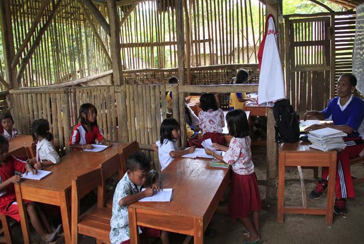 Solusi untuk Mengatasi Banyaknya Sekolah Tidak Layak di Indonesia