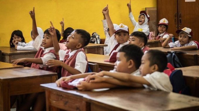semangat-siswa-sd-masuk-sekolah-hari-pertama_169