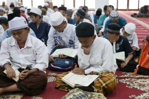 Cegah Anak Main Gadget Berlebihan! Bantu Mereka Temukan Kegiatan Positif
