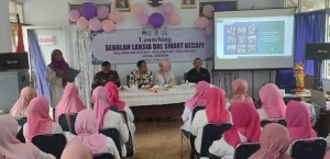 Bangga! Puluhan Lansia di Cirebon Raih Kelulusan dari Sekolah Lansia