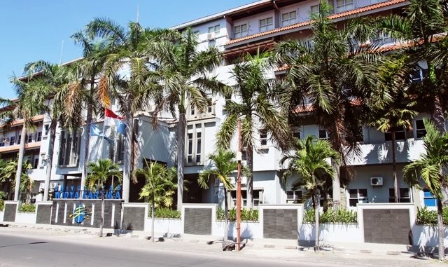 Universitas-Widya-Kartika-Surabaya-640x381