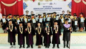 Lansia Simalungun Diwisuda! Sekolah Lansia Tangguh Dapat Dukungan Bupati