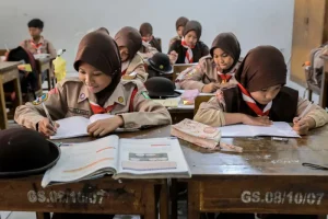 Putusan MK: Pendidikan Dasar Gratis, Ini Ketentuan untuk SD dan SMP Negeri-Swasta