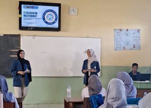 10 SMA Jadi Sasaran Edukasi Kesehatan Masyarakat oleh B-PHA UNAIR Banyuwangi