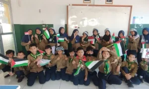 Aksi Peduli Palestina Warnai Hari Pendidikan di SD Muhammadiyah 3 Bandung
