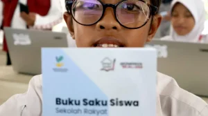 Kemensos Beli Ribuan Laptop untuk Sekolah Rakyat, Aktivis Minta Audit