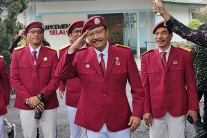 Jas Almamater Sekolah Rakyat, Ada Baretnya!
