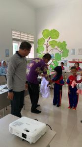 Pemerintah Nunukan Wujudkan Pemerataan Pendidikan Lewat Pembagian Seragam Sekolah Gratis