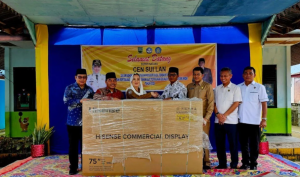 Majukan Pendidikan Pulau Terpencil, Pemkab Natuna Bagikan Papan Edukatif Digital