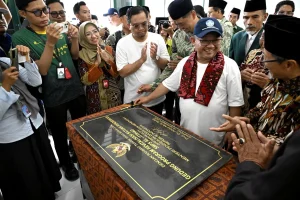 Mendikdasmen Nilai Revitalisasi Sekolah Sampang Jadi Contoh Nasional