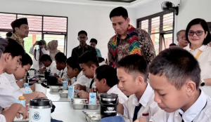 Sekolah Rakyat Dinilai Sukses Bina Disiplin Anak, Ini Kata Wamendagri