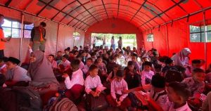 BNPB Aceh Bangun Tenda Ruang Belajar Darurat bagi Siswa Sekolah Dasar Terdampak