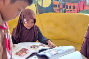 Sekolah di Solok Terima 1.476 Buku Bacaan dari Kemendikdasmen
