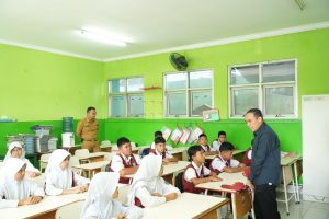 Aturan Baru! Siswa di Cimahi Dilarang Bawa HP ke Sekolah oleh Disdik
