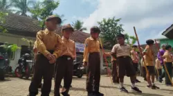 Perjuangan Guru di Banyuwangi, Patungan Beli Hadiah demi Menarik Minat Siswa ke SD Negeri