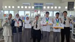 Empat Siswa SMPIT Al Haraki Torehkan Prestasi Matematika di Singapura dan Hong Kong