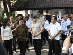Sekolah di Bogor Direvitalisasi, Mendikdasmen Tinjau Pembelajaran dengan Layar Interaktif