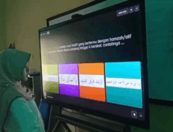 Papan Interaktif Digital Bikin Belajar Lebih Menarik, Murid SMPN 9 Metro Makin Antusias